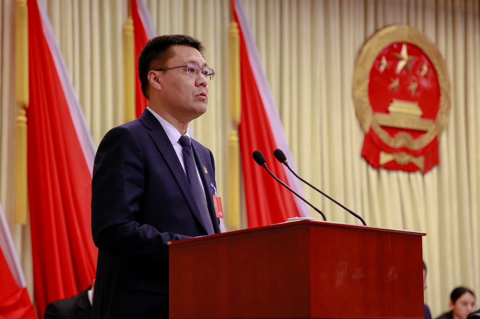 区长刘尤优作政府工作报告