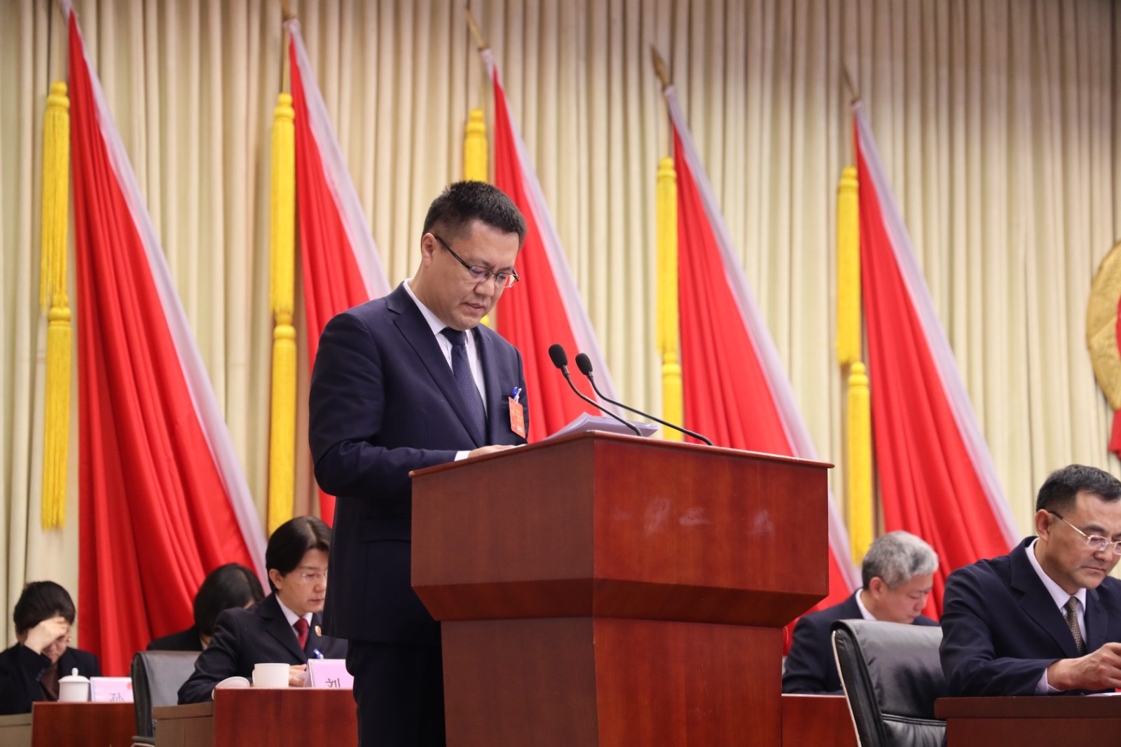 区长刘尤优作政府工作报告